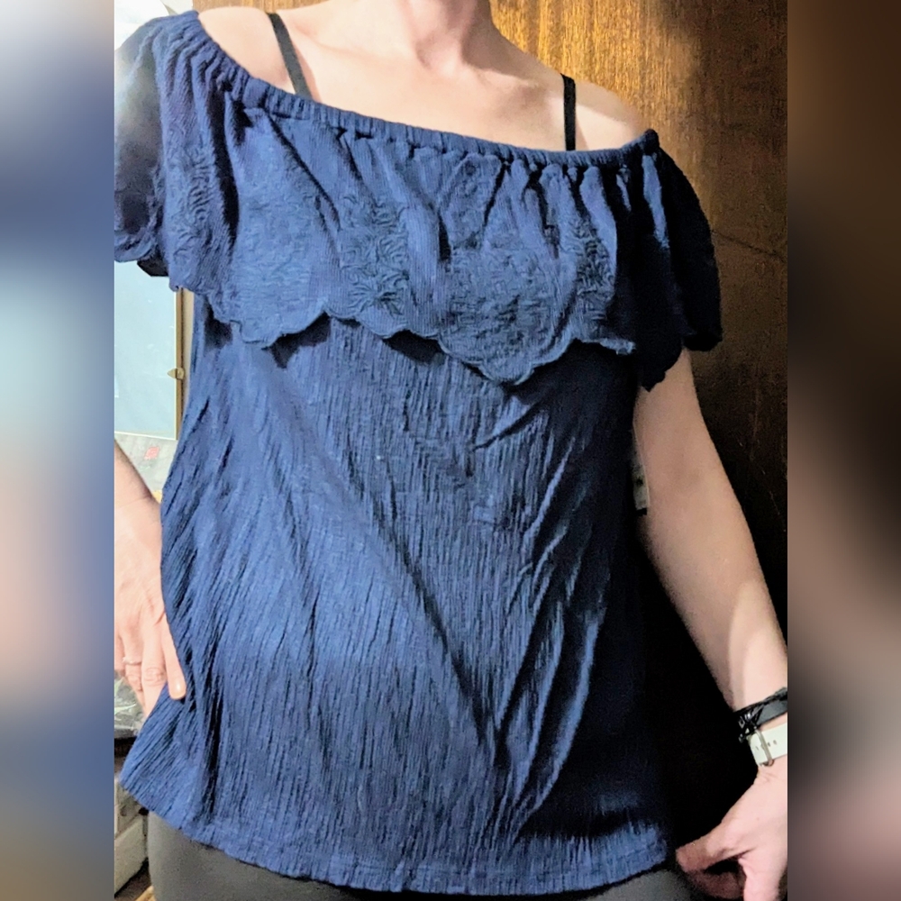 NyGard brand size Petite Med BNWT, off the shoulder flowy, indigo shirt - Picture 6 of 13